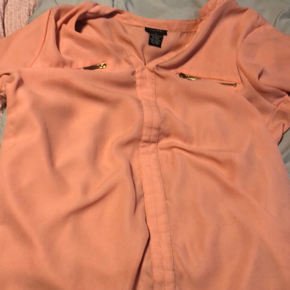Super cute coral pink orangey shirt With zippers on the pockets and it’s Rue 21